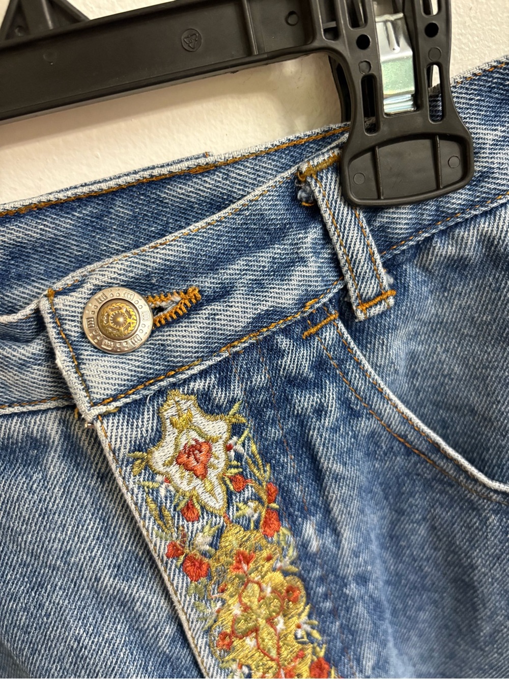 Vintage High-Rise Embroidered Relaxed Jeans in Blue small - Picture 4 of 8
